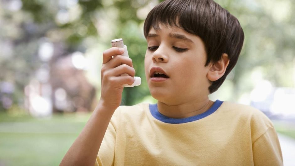 Les ados asthmatiques et ceux qui vapotent sont plus susceptibles de fumer