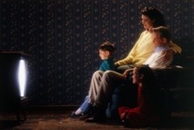 Trop de télé dans l'enfance lié à un comportement antisocial à long terme