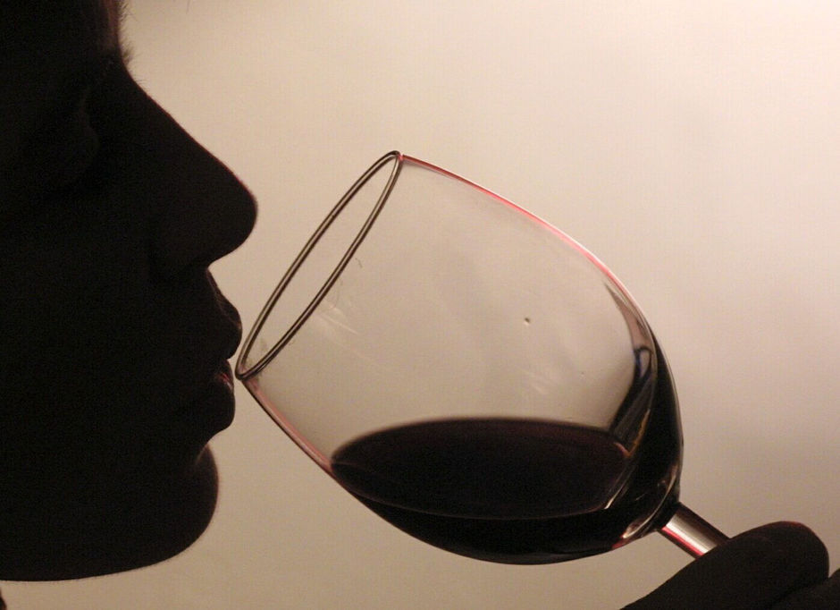 Boire un peu du vin serait bénéfique pour la santé buccale