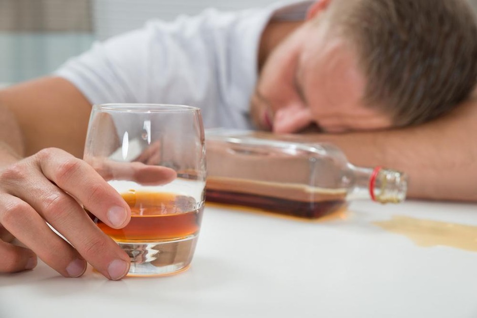 Boire ou soigner : un véritable dilemme pour certains médecins