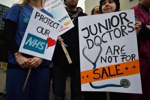 Deuxième grève des "junior doctors" anglais contre leurs conditions de travail